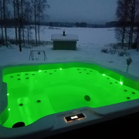 فيلة Niemelae With Jacuzzi Melkoniemi