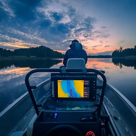 Villa Niemelae With Jacuzzi Melkoniemi