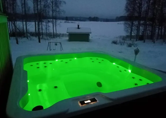 Villa Niemelae With Jacuzzi Melkoniemi